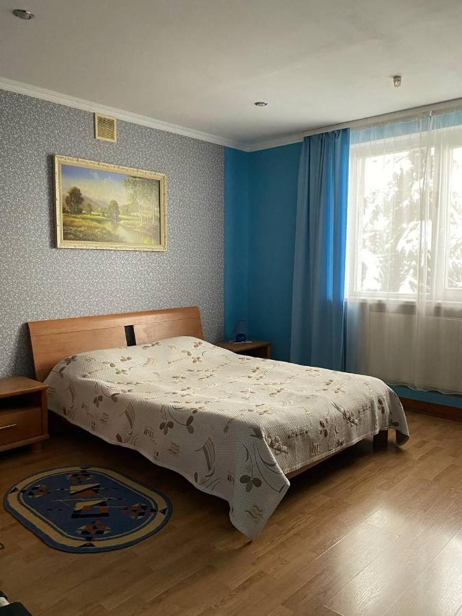 Lemon Hotel Drohobytsj Buitenkant foto