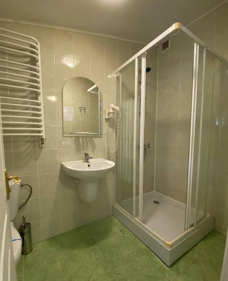Lemon Hotel Drohobytsj Buitenkant foto