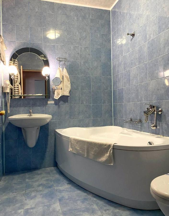 Lemon Hotel Drohobytsj Buitenkant foto